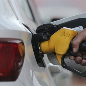 Benzin ve motorine zam geldi