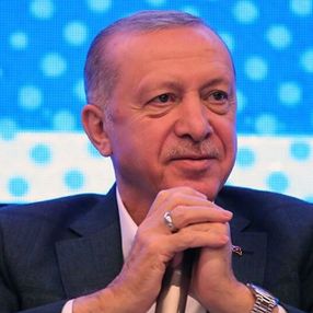 Cumhurbaşkanı Erdoğan partililere seslendi: Dimdik ayaktayız