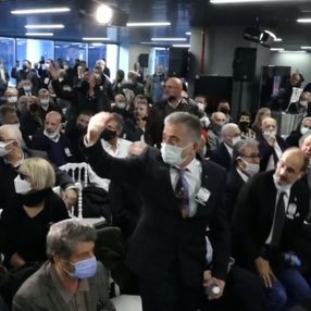Beşiktaş Divan Kurulu'nda kavga çıktı