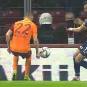 Fenerbahçe'nin penaltı beklediği pozisyon