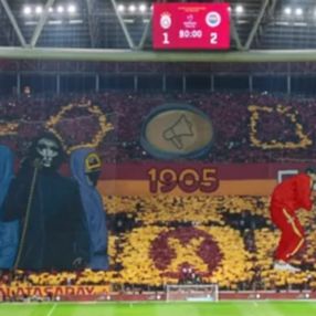 Fenerbahçe'den Galatasaray'a koreografi göndermesi