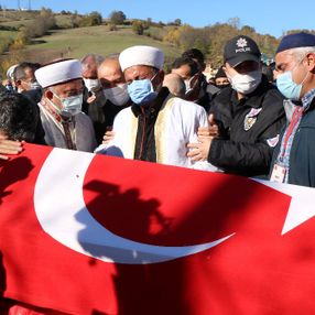 Trabzon'da şehit polisin cenaze namazını babası kıldırdı