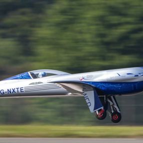 Rolls-Royce'un elektrikli uçağı hız rekoru kırdı