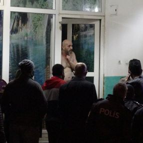 Bursa'da polisten kaçan şüpheli, 9 kişiyi rehin aldı
