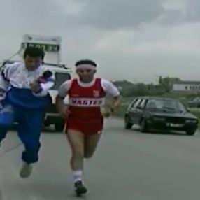 Master atletlerle röportaj yapan TRT muhabirinin zor anları