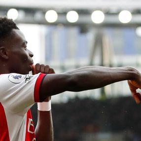 Bukayo Saka'nın Mesut Özil sevinci