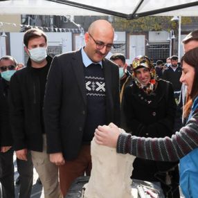 İpekyolu Belediyesi'nden İranlılara heykel yapımı dersi