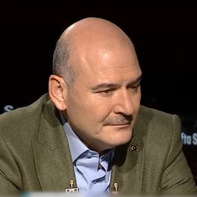 Süleyman Soylu annesiyle ilgili gelen soruda gözyaşlarını tutamadı