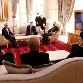 Liderler, Ekonomik İşbirliği Teşkilatı toplantısında buluştu