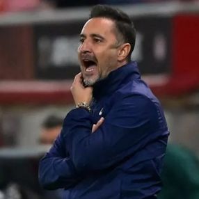 Fenerbahçe'de Vitor Pereira topun ağzında