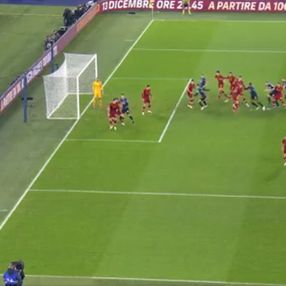 Hakan Çalhanoğlu kornerden gol attı