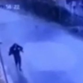 Sarıyer’de çatının altında kalmaktan son anda kurtuldu