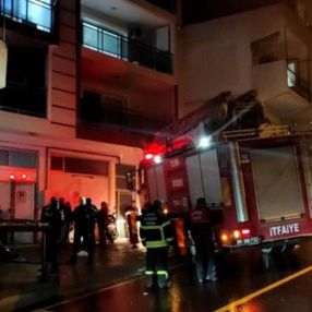 Aydın'da yangın izleyen meraklı komşular dumandan zehirlendi