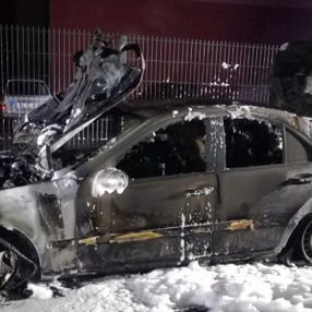 Almanya'da, cami otoparkında araç kundaklandı