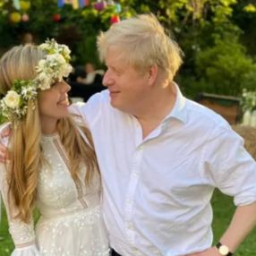Boris Johnson'ın kızı oldu