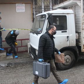 Erzurum'da 4 patlayıcı, meraklı hurdacının elinde patladı