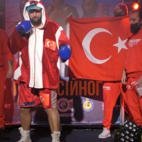 Serdar Avcı, Danny Williams'ı mağlup etti