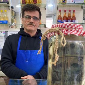 Zeytinburnu’nda turşucu, doların turşusunu kurdu