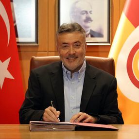 Galatasaray'da Domenec Torrent imzayı attı