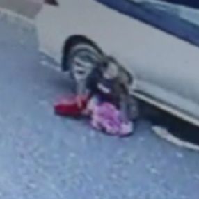 Küçükçekmece'de 10 yaşındaki kız otomobilin altında kaldı