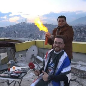 Kahramanmaraş'ta dünyanın en saçma binasına 'saç traşlı' veda
