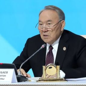 Kazakistan'da Nazarbayev ortaya çıktı: Hiçbir yere gitmedim
