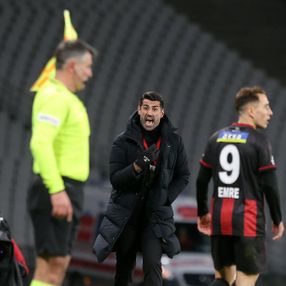Volkan Demirel kırmızı kart gördü