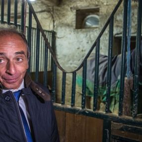 Fransa Cumhurbaşkanı adayı Zemmour'a ırkçı sözlerinden dolayı para cezası verildi
