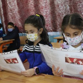 Öğrencilerin karne günü: Yarıyıl tatili başladı