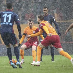 Trabzonspor, Galatasaray'ı 2 golle mağlup etti