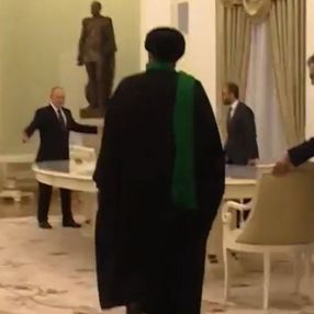 Putin, Reisi’nin selamına aleykümselam diyerek karşılık verdi