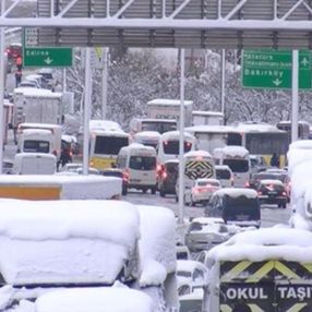 Ali Yerlikaya'dan park uyarısı: Otoyol ve TEM'den araçlarınızı kaldırın