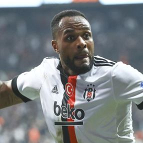 Cyle Larin'in ilk 11'de olmama sebebi