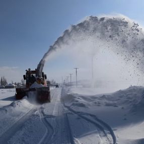Doğu'da yerleşim birimlerine ulaşım kesildi