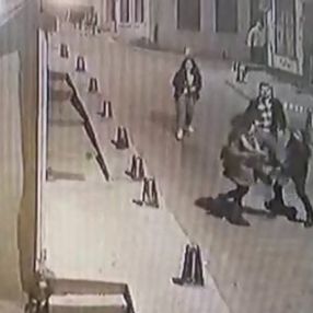 Beyoğlu’nda kadına şişeli saldırı
