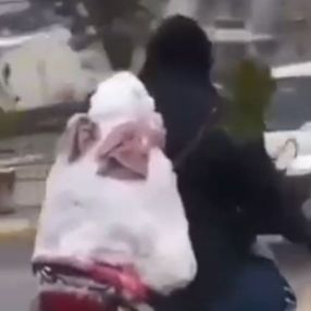 Kardan adamı ile şehir turu atan Antalyalı