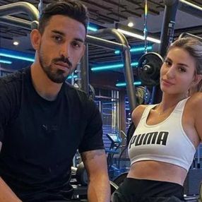 İrfan Can Kahveci'nin eşi taraftarla kapıştı