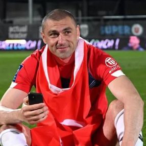 Burak Yılmaz futbolu Beşiktaş'ta bırakmak istiyor