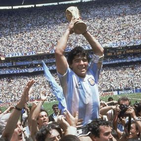 Maradona'nın 1986 Dünya Kupası'nda giydiği forma satışa çıkarılıyor