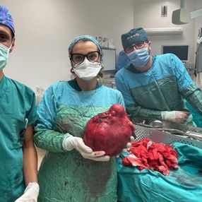 Kars'ta karın ağrısı şikayeti ile gitti, karnından 6 kilo kitle çıkarıldı