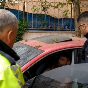 Gaziantep'te şaşırtan kaza: Aracıyla kreşe daldı yine de uyanmadı