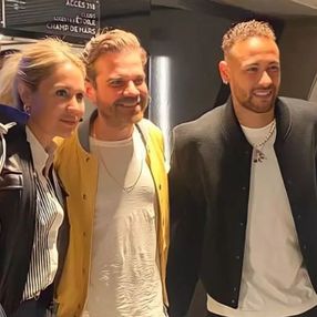 Kenan Doğulu ile Beren Saat, Neymar ile tanıştı