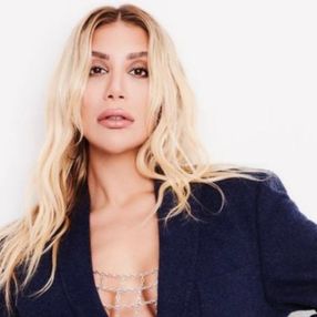 İrem Derici'den sütyensiz paylaşım