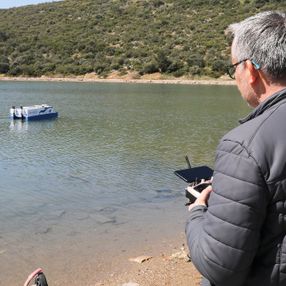 Aydın'da güneş enerjili deniz temizlik aracı üretildi