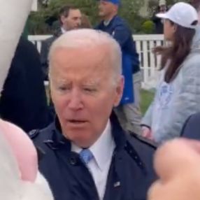 Biden, Paskalya tavşanı görünce Afganistan yorumunu yarıda bıraktı