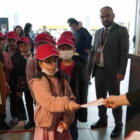THY'den çocuklara 23 Nisan hediyesi: İlk kez uçağa bindiler