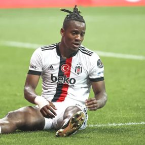Batshuayi oyundan çıkarken ıslıklandı