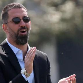 Arda Turan hoca oluyor