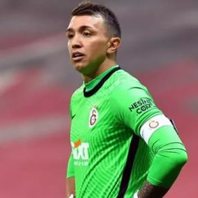 Galatasaray'da Muslera'nın maaşı tartışılıyor