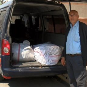 Bahçelievler'de minibüsündeki 44 bin lira değerindeki çorapları çaldılar